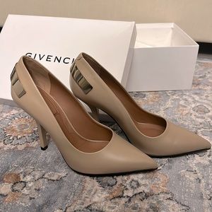 Givenchy Gold Plate Detail Court Shoe- NEW NEVER WORN -Size 35